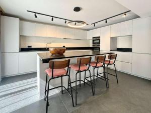 Chalet spacieux aux Allues, 12 pers., sauna, terrasse - FR-1-180-662