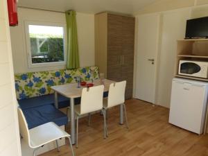 Mobil home confortable avec terrasse à Notre-Dame-de-Monts - API-1-52-516