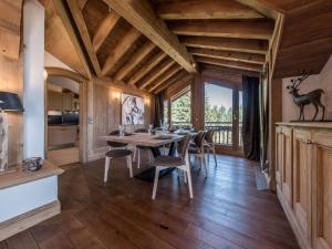 Courchevel 1850: Appartement ski-inski-out, 3 chambres, Wi-Fi, parking - FR-1-631-235
