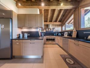 Courchevel 1850: Appartement ski-inski-out, 3 chambres, Wi-Fi, parking - FR-1-631-235