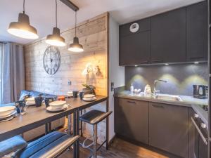 Appartement neuf, proche pistes, retour skis aux pieds, terrasse sud - FR-1-645-90