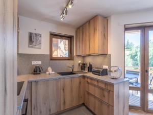 Appartement neuf skis aux pieds à lAlpe dHuez - FR-1-645-89