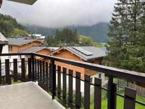 Appartement rénové proche centre, 3 pièces, balcon - FR-1-464-250