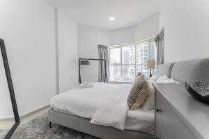 HAVN - Studio with Lake Views in Dubai Gate, JLT