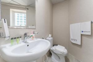 HAVN - Studio with Lake Views in Dubai Gate, JLT