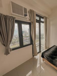 Cozy Condo in Mandaluyong with Balcony, Pool &Netflix