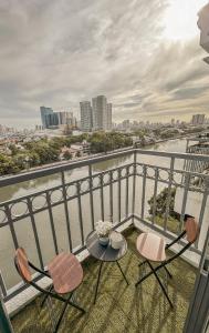 Cozy Condo in Mandaluyong with Balcony, Pool &Netflix