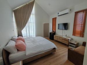 The Triple Little House