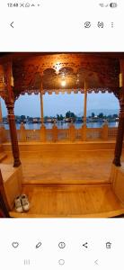 Young Beauty Star Houseboat