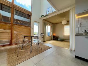 Ski Rusutsu in 20min! Lakeview Stay for Up to 6 Guests