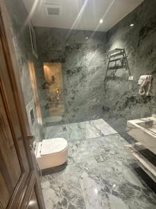 الأوائل الذهبية للشقق المخدومة فئة اقتصادي