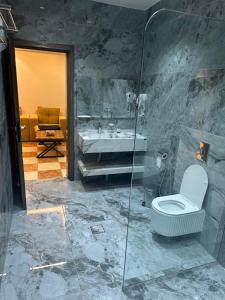 الأوائل الذهبية للشقق المخدومة فئة اقتصادي