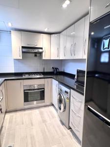 CFC, spacious, Cozy 2BR Apt , Clubhouse nearby