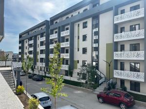 Yellow Dawn Modern Flat in Quiet Area with Garage Parking and Self Check-In