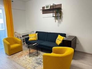 Yellow Dawn Modern Flat in Quiet Area with Garage Parking and Self Check-In