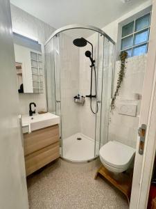 Quiet, Light-filled renovated central