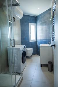 108 - Beachside Renovated 1BR apt 5 min from Beach