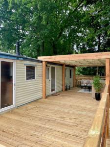 Heerlijke ruime stacaravan met overdekte veranda en omheinde tuin Casa Elvina