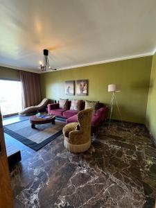 2BR Nile-View Apartment in Maadi with Stunning Views