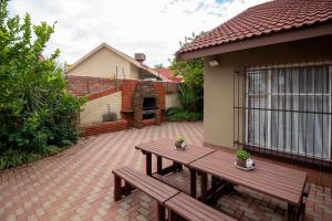 Fancy Yellow Guesthouse