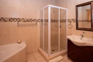 Fancy Yellow Guesthouse