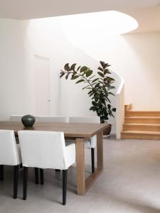 Private Contemporary House near Old Town