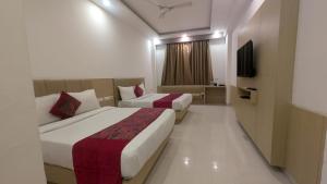 HOTEL APPLE PARK Near Terminal 3 Delhi Airport With- Free Airport Pickup