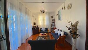 2 Bedroom Ground Floor Apartment 1 km from the Beach