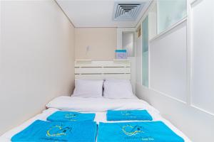 Modern apartment with great Pool & Beach access