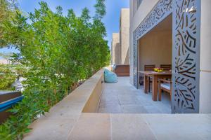 Modern apartment with great Pool & Beach access