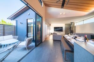 海近1棟貸し,テラスでBBQ,85インチTVで映画三昧,早朝海散歩,大人が休める静かな隠れ家---HK House---