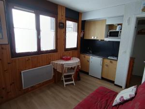 Studio abordable 2 pers, parking, animaux admis - FR-1-445-209