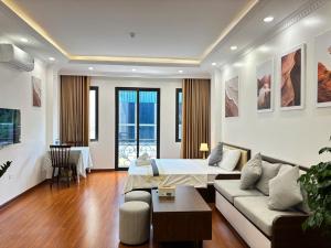 Light filled Apartment-City view