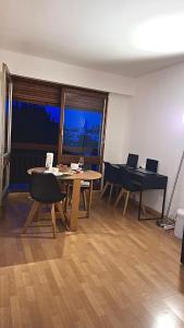 Chic studio with balcony!