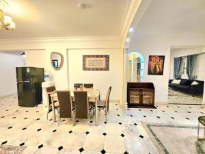 4 bedroom Apartment with 11 beds