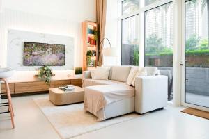 Homely Creek Harbour Apartment - Direct Park Access