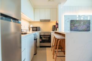 Homely Creek Harbour Apartment - Direct Park Access