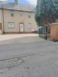 Rosyth 3 Bedroom home-Near Edinburgh & M90 With Free Parking