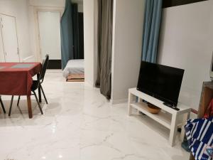 BackPackers GELIJKVLOERS-Studio-Slaapkamer-Eetkamer-Keuken 1 ruimte-badkamer en-suite