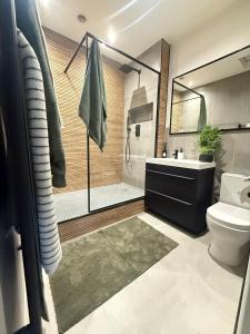 Party House, VIP Bar, Cinema, Sauna, Adults Room, Hot Tub & More!