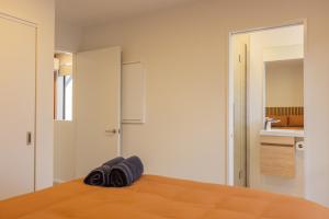 CBD 2 Bed 2 Bath Luxury Gem With Free Car Park