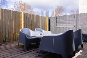 CBD 2 Bed 2 Bath Luxury Gem With Free Car Park