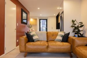 CBD 2 Bed 2 Bath Luxury Gem With Free Car Park