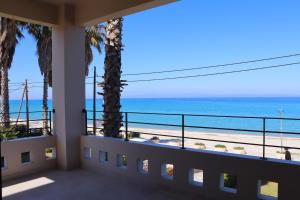 Exceptional beachfront villa Blue Pearl