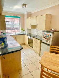 Entire large flat in iconic building -Hyde Park