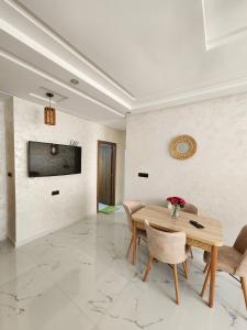 New 3 bedrooms apartment steps away from bus station