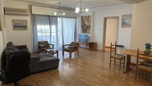 Big 2 bedroom flat with beach access