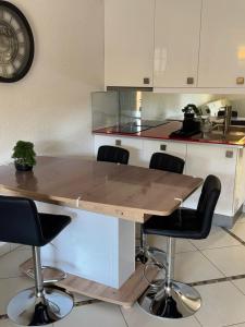 Nice studio with balcony -250 m from the beach