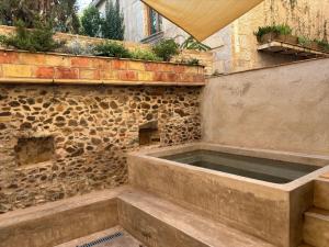 Can Pou, charming village house in Girona