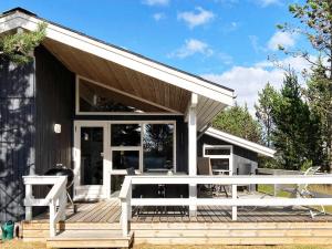 8 person holiday home in Ålbæk-By Traum
